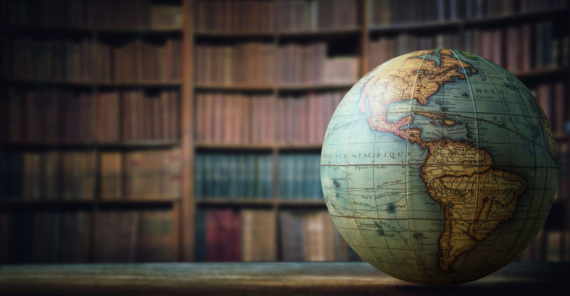 Globo e libri, immagine del contesto linguistico internazionale